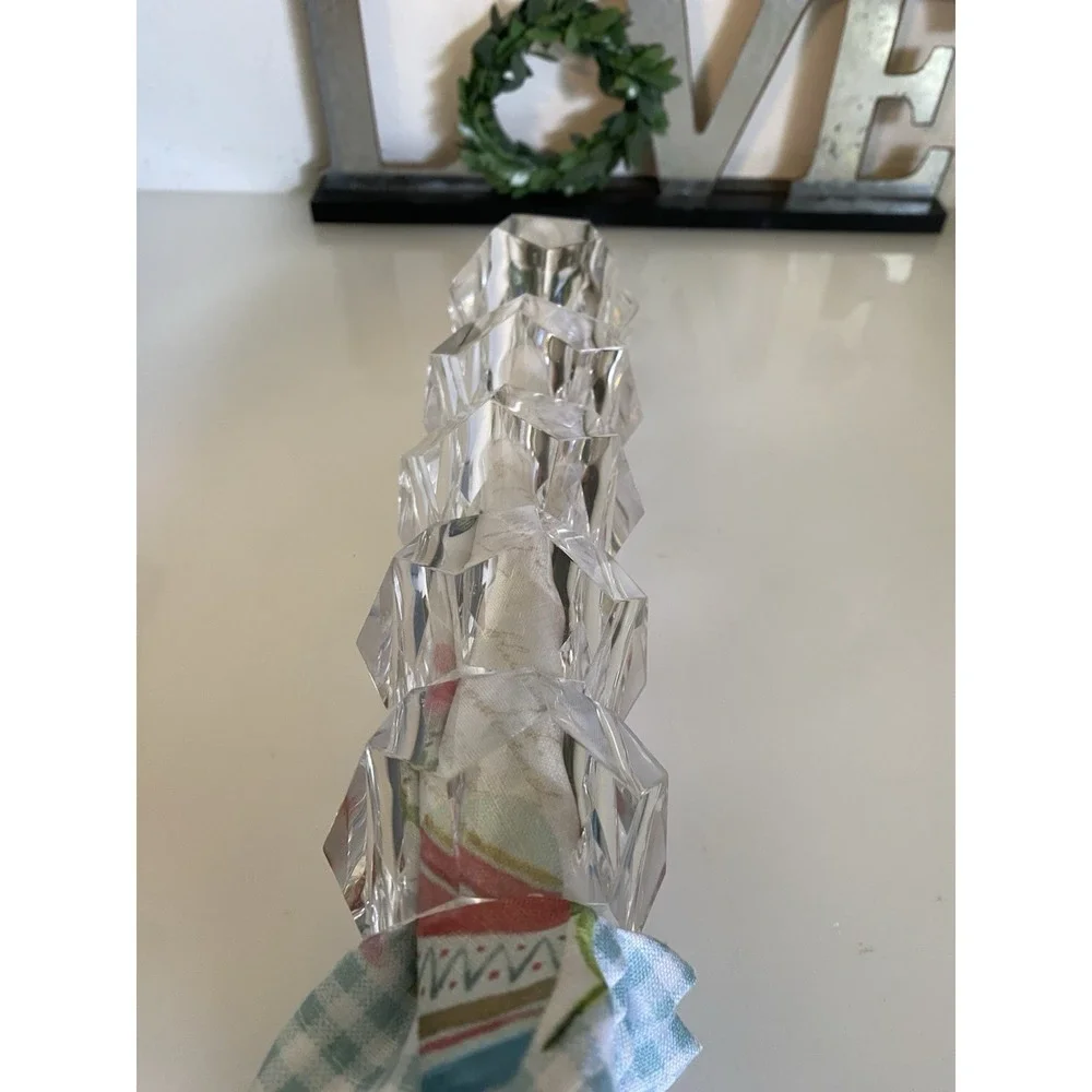 N/A faceted love holder